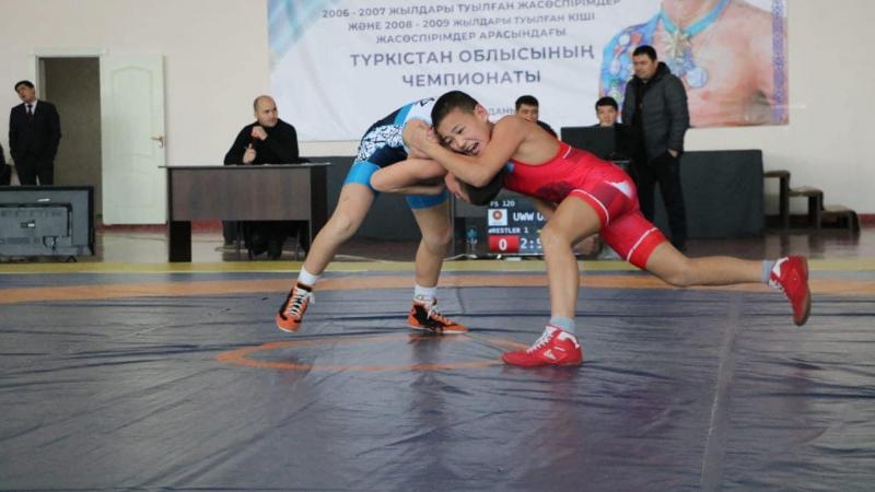 ТҮРКІСТАН: ЕРКІН КҮРЕСТЕН ОБЛЫС ЧЕМПИОНАТЫ БАСТАЛДЫ.