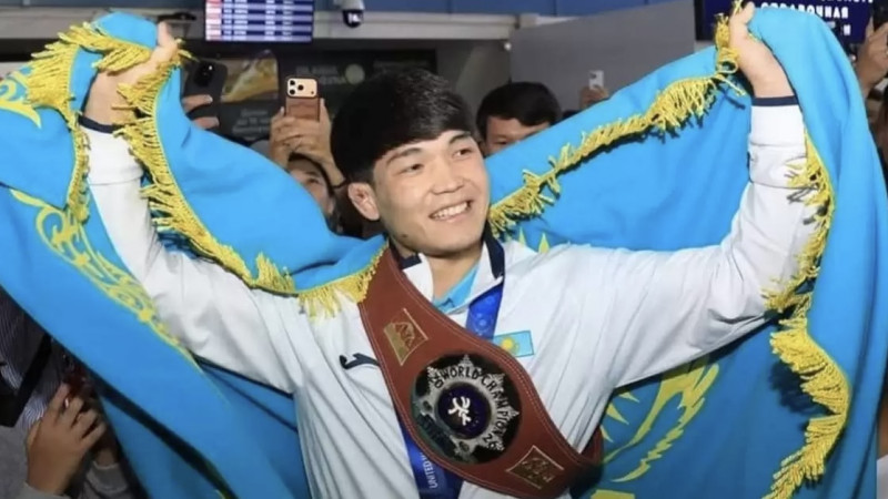 Жас әлем чемпионына әкім темір тұлпар сыйлады