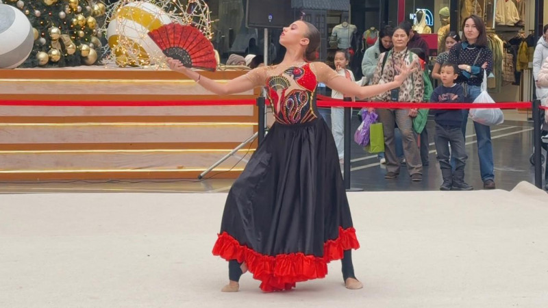 «Хан Шатыр» сауда орталығында көркем гимнастикадан ашық фестиваль өтті