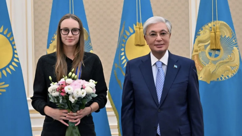 Президент Қасым-Жомарт Тоқаев әлемнің бірінші ракеткасы Елена Рыбакина кездесті