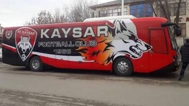 «Қайсар» сырт алаңдағы ойынға автобуспен баруға мәжбүр болды