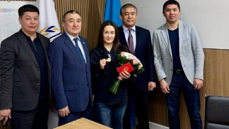 Бұрынғы белгілі боксшы арнайы төсбелгіге ие болды