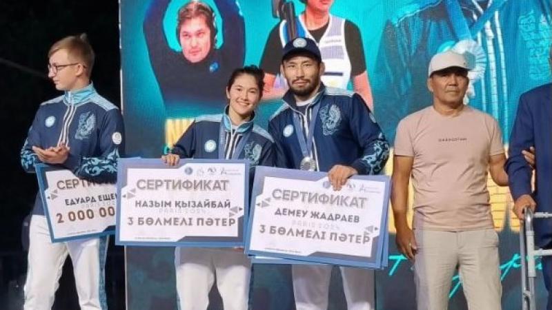 Демеу Жадраев пен Назым Қызайбайға пәтер берілді