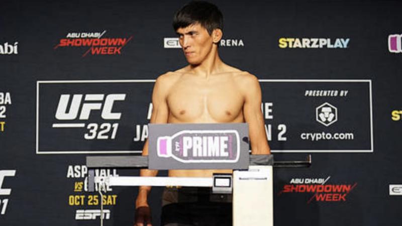 Азат Максум күтпеген жерден UFC турнирі алдындағы салмақ өлшеуде лимиттен асып кетті