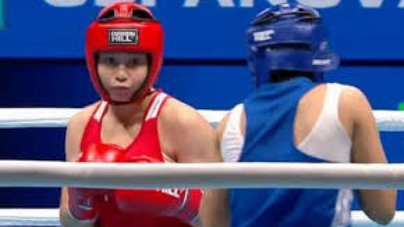 Трусисын шешіп, иіскей бастады.