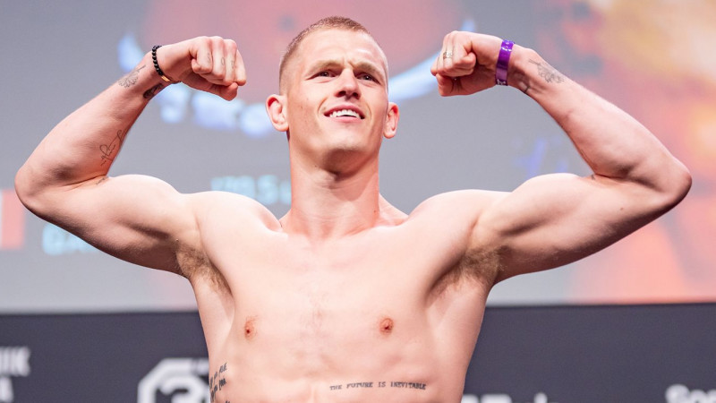 Иэн Гэрри: спортта Шавкат Рахмоновты күтіп тұрмайды