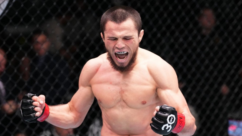 Умар Нурмагомедов: Бекзат Алмаханның жойқын соққысы бар