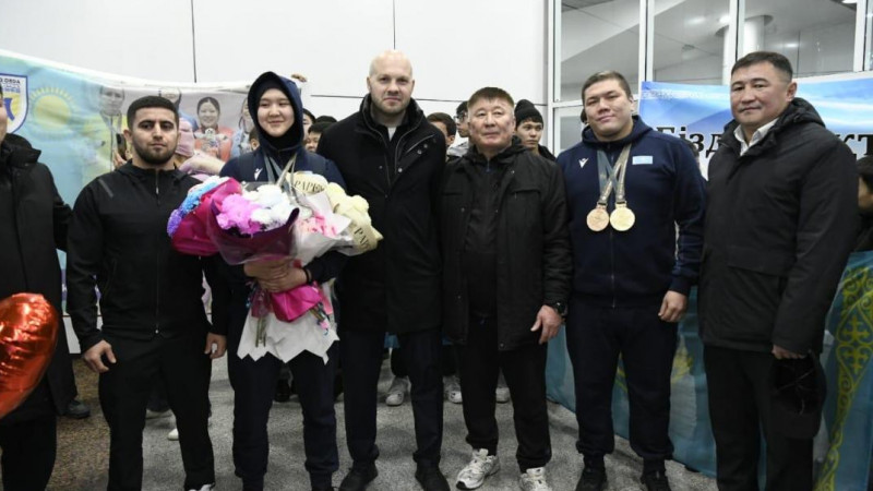 Токиодағы Сурдлимпиялық ойындардың чемпиондарын Астанада қарсы алды