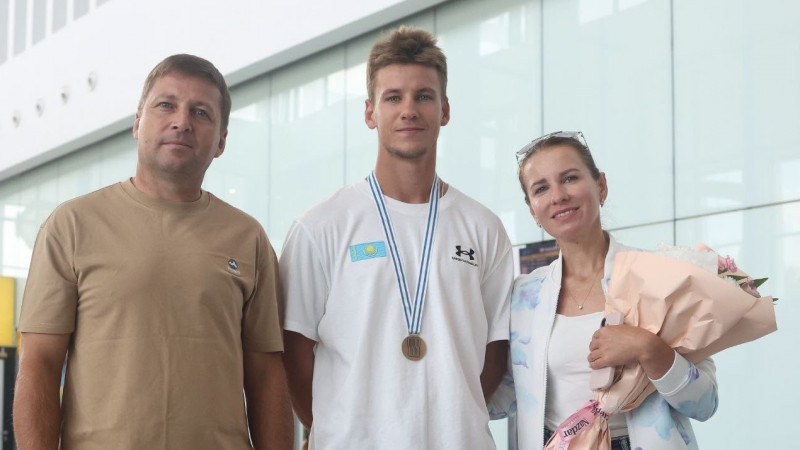 Академиялық ескек есуден U23 арасындағы әлем чемпионатының қола жүлдегері Артём Матусевич елге оралды