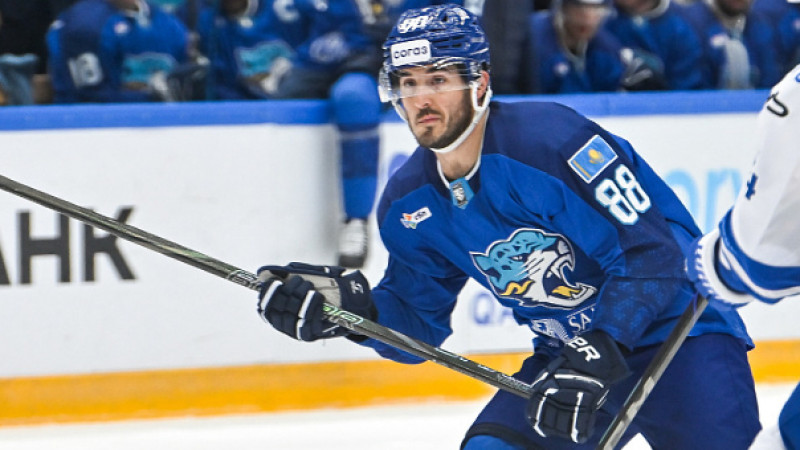 Жарақатынан айыққан АҚШ хоккейшісі «Барыстың» жеңісіне үлес қосты 