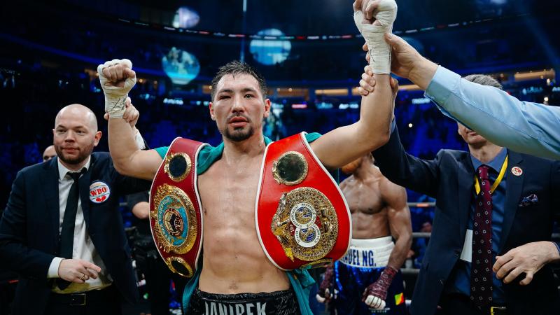 Жәнібек Әлімханұлы чемпиондық белбеуін нокаутпен қорғады