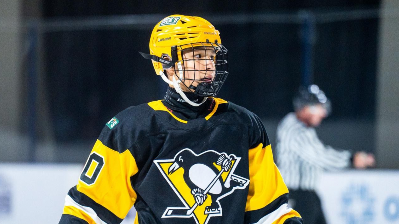 Америкада ойнайтын қазақстандық жас хоккейші үздік бомбардир атанды