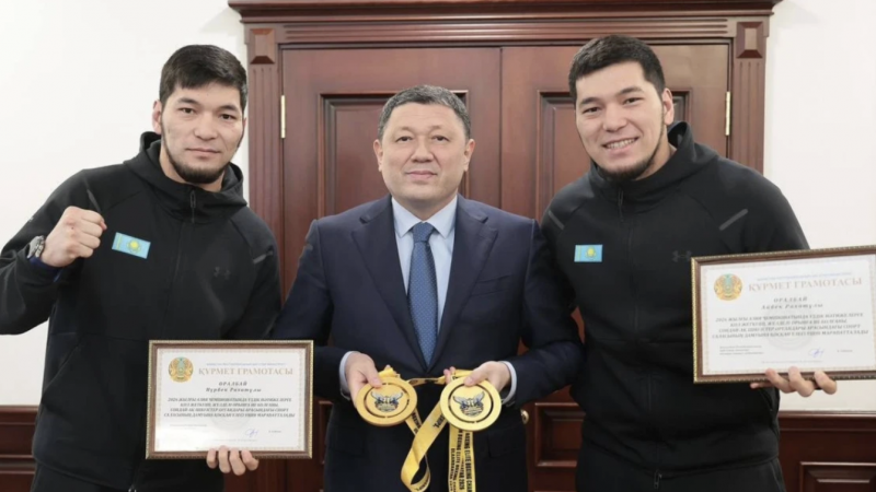 Ағайынды Оралбайлар марапатталды