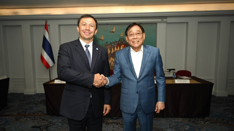 Геннадий Головкин Таиланд бокс қауымдастығының басшысымен кездесті