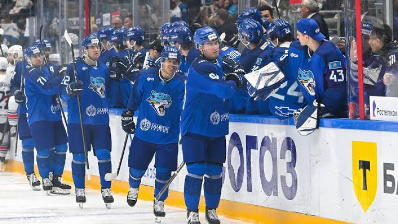 «Барыс» үш хоккейшісімен  қоштасады