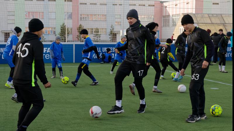 До конца 2027 года в Казахстане построят еще 98 футбольных полей