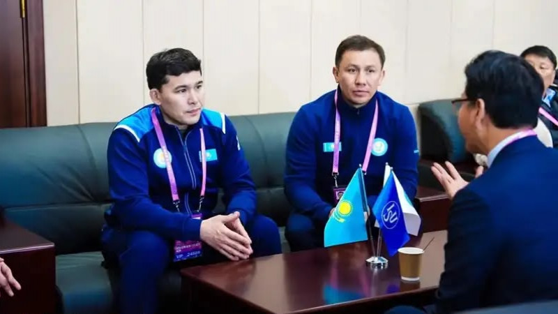 Ербол Мырзабосынов Геннадий Головкинді құттықтады