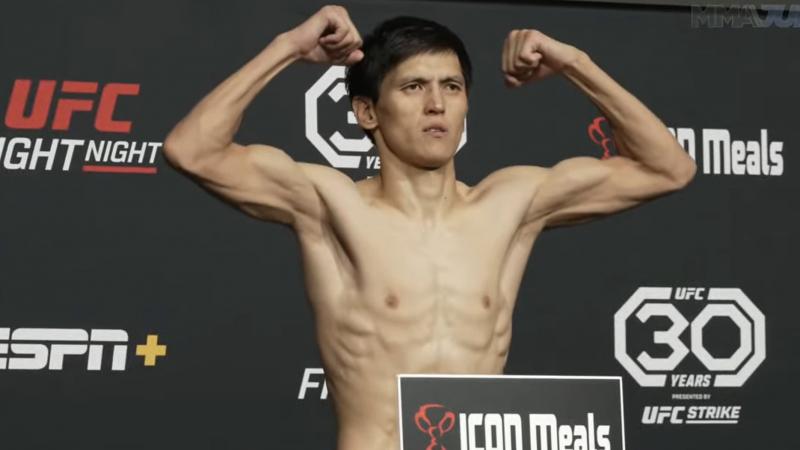 Азат Мақсұм UFC Fight Night 259 турнирінде жеңіліп қалды
