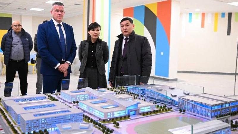 WADA президенті Ұлттық спорт университетінің құрылысымен танысты