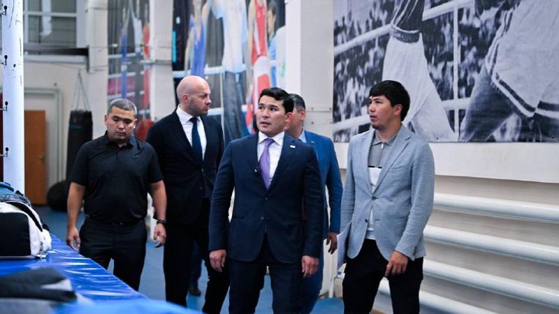 Ербол Мырзабосынов бокстан Қазақстан құрамасының дайындығымен танысты