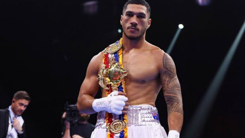 Джей Опетая Zuffa Boxing ұйымының алғашқы чемпионы атанды