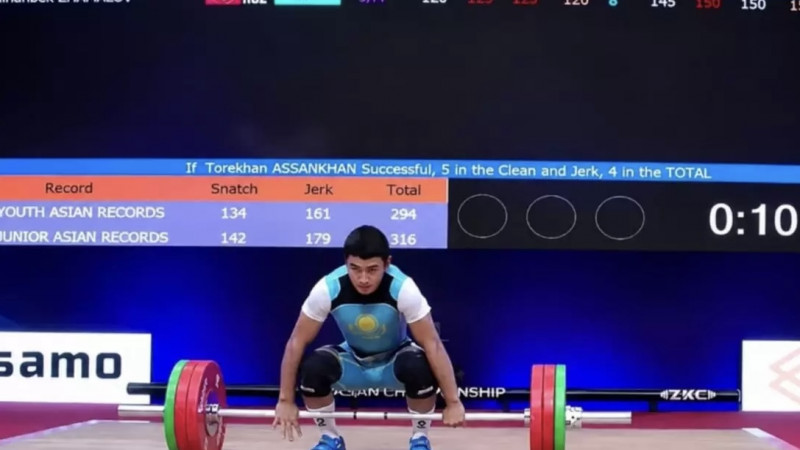 Қазақстандық ауыр атлет Азия чемпионатында күміс медаль жеңіп алды