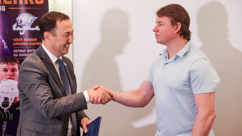 Хоккейден Қазақстан құрамасы рекордшысы Роман Старченко 40 жасқа толды