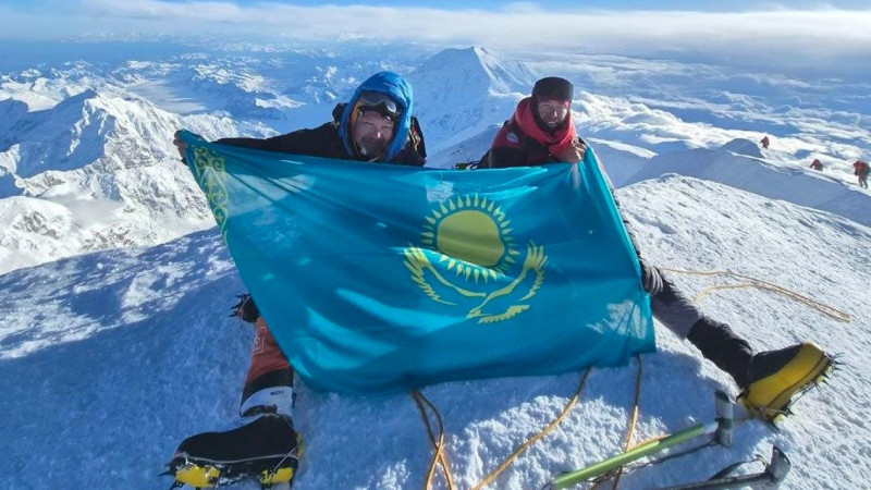 Қазақстандық альпинистер Денали шыңына Қазақстанның туын тікті