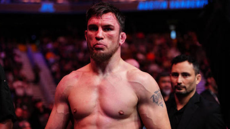 Қазақстандық UFC файтері Дана Уайттың шаш қиюына келісім берді
