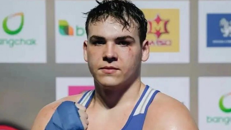 Владислав Саможонов әлем чемпионатын жеңіспен бастады