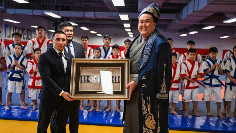 Қазақстандық кәсіпқой сумошы Астанада балуандармен тәжірибе бөлісті