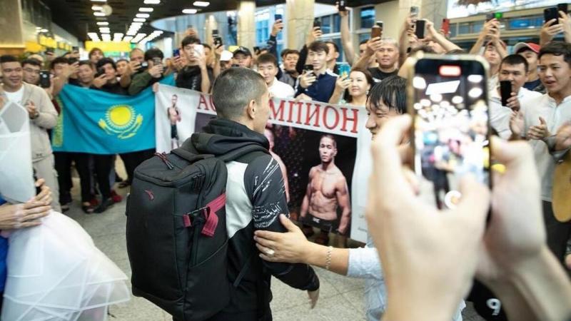 Асу Алмабаев UFC-дегі сәтті дебютінен кейін Қазақстанға оралды (видео)