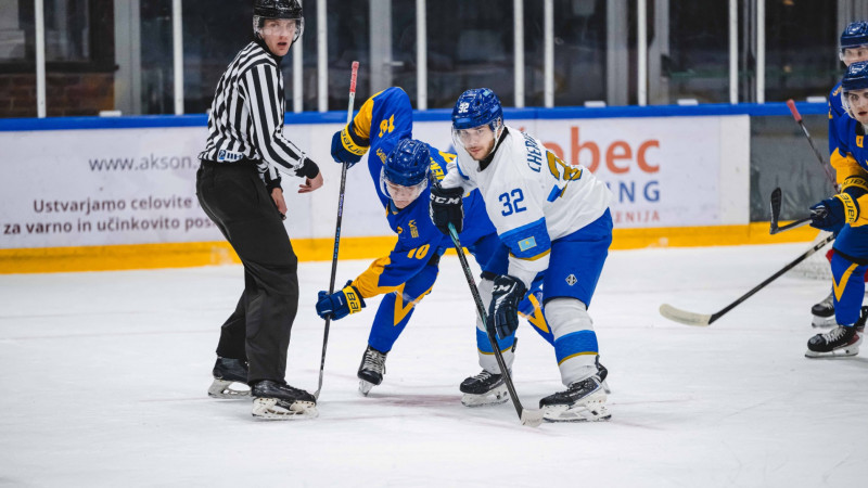 Хоккейден Қазақстан жастары әлем чемпионатын бастады